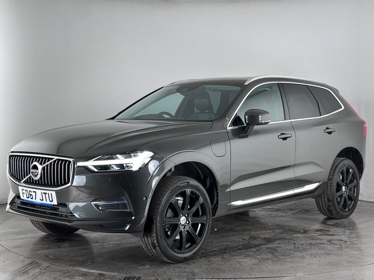 Volvo XC60 thumbnail Front Left