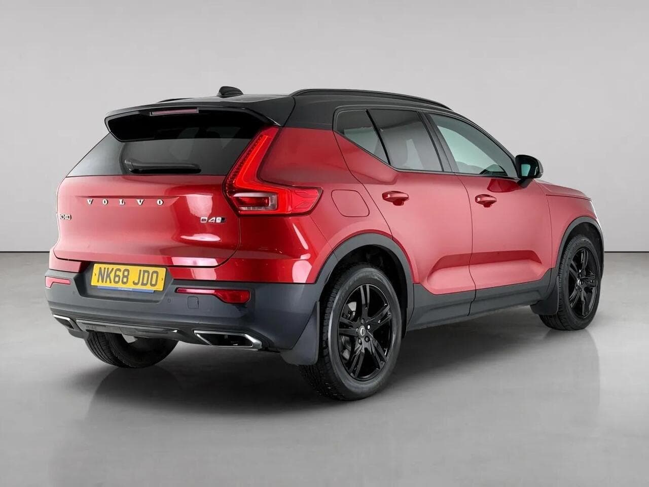 Volvo XC40 thumbnail Rear Right