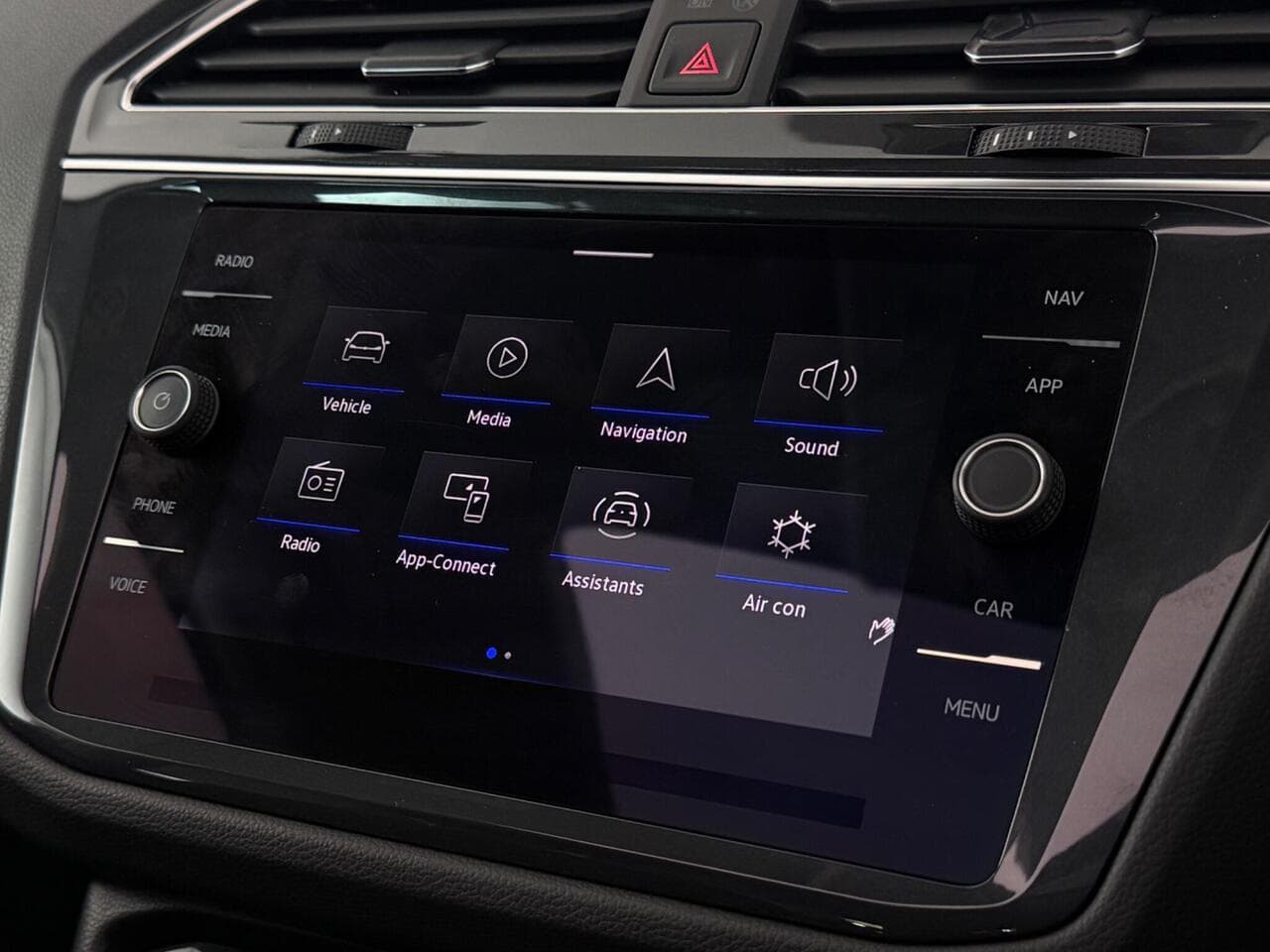 Volkswagen Tiguan thumbnail Infotainment System