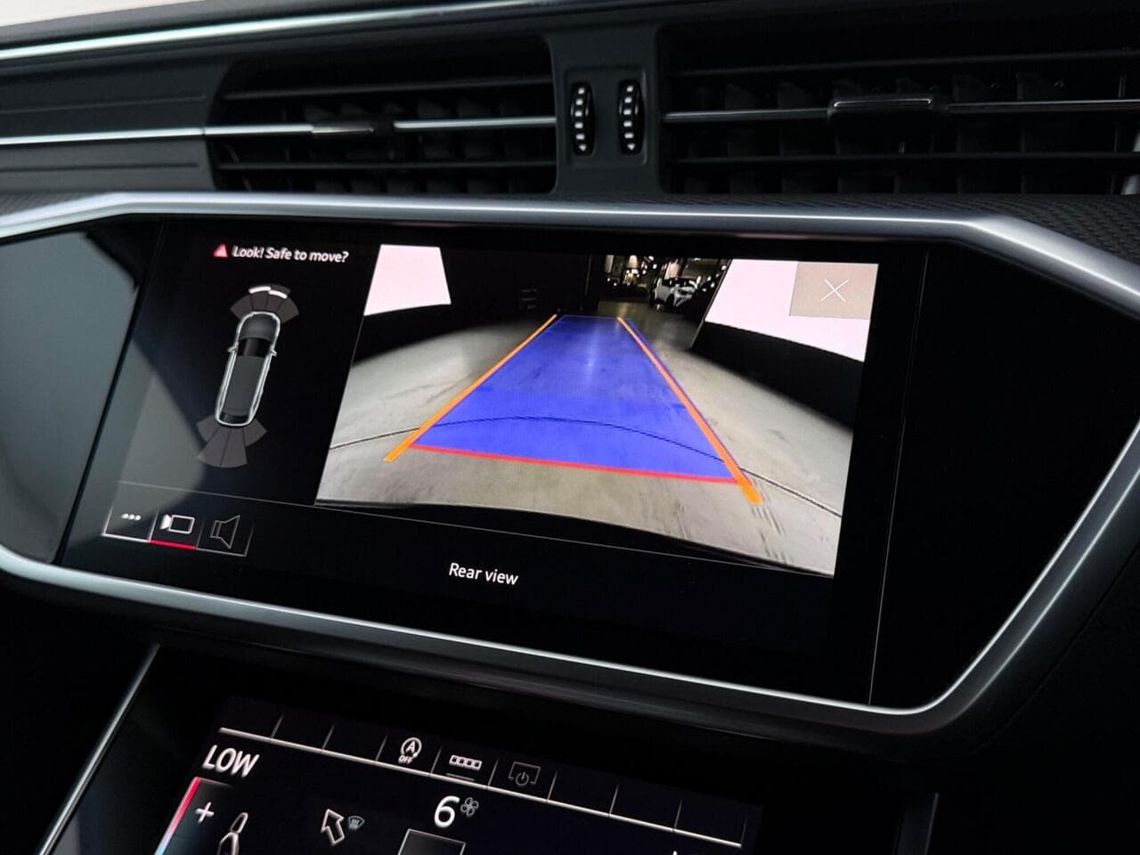 Audi A6 Avant thumbnail Infotainment System