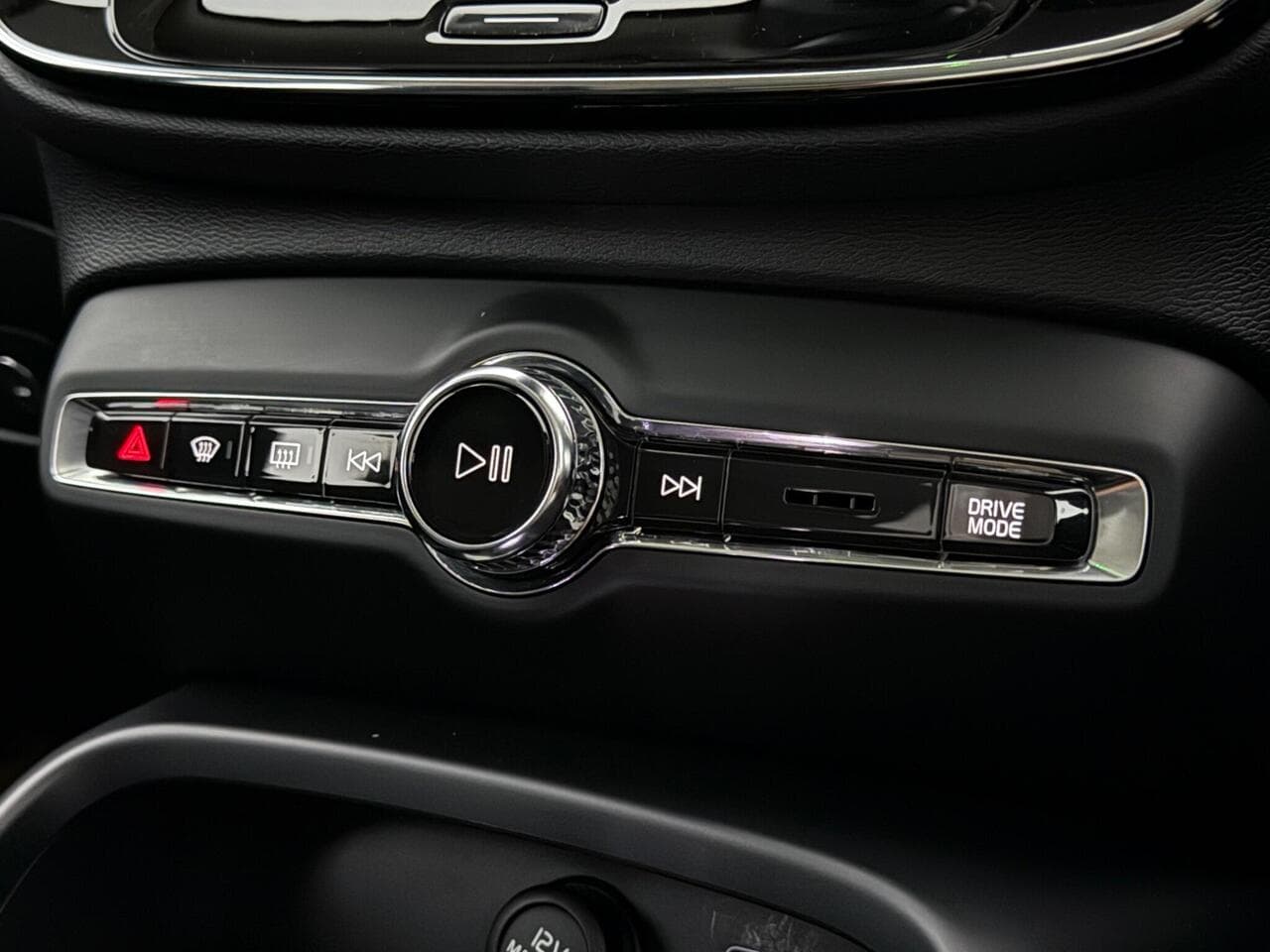 Volvo XC40 thumbnail Misc Controls