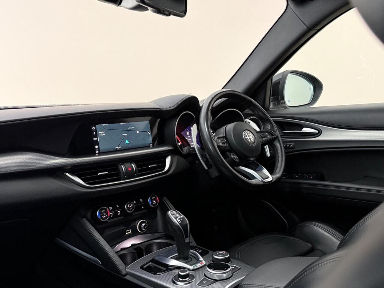 Alfa Romeo Stelvio thumbnail Interior Front