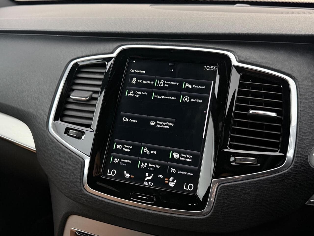 Volvo XC90 thumbnail Infotainment System