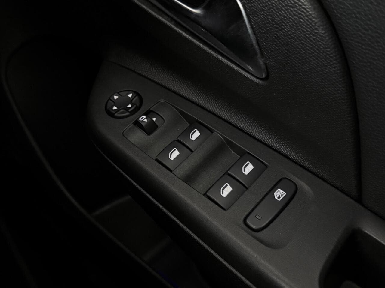 Vauxhall Corsa thumbnail Misc Controls