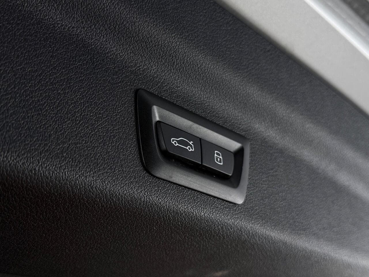 BMW iX1 thumbnail Misc Controls