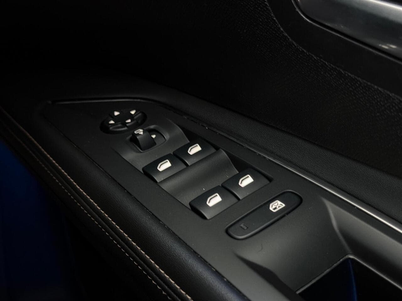 Peugeot 5008 thumbnail Door Interior