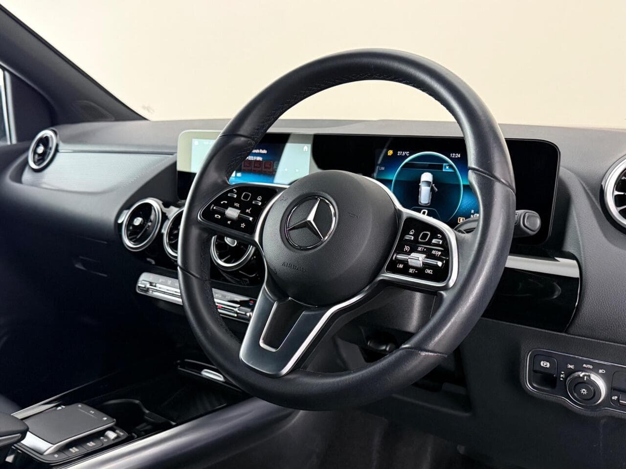 Mercedes-Benz B Class thumbnail Steering Wheel