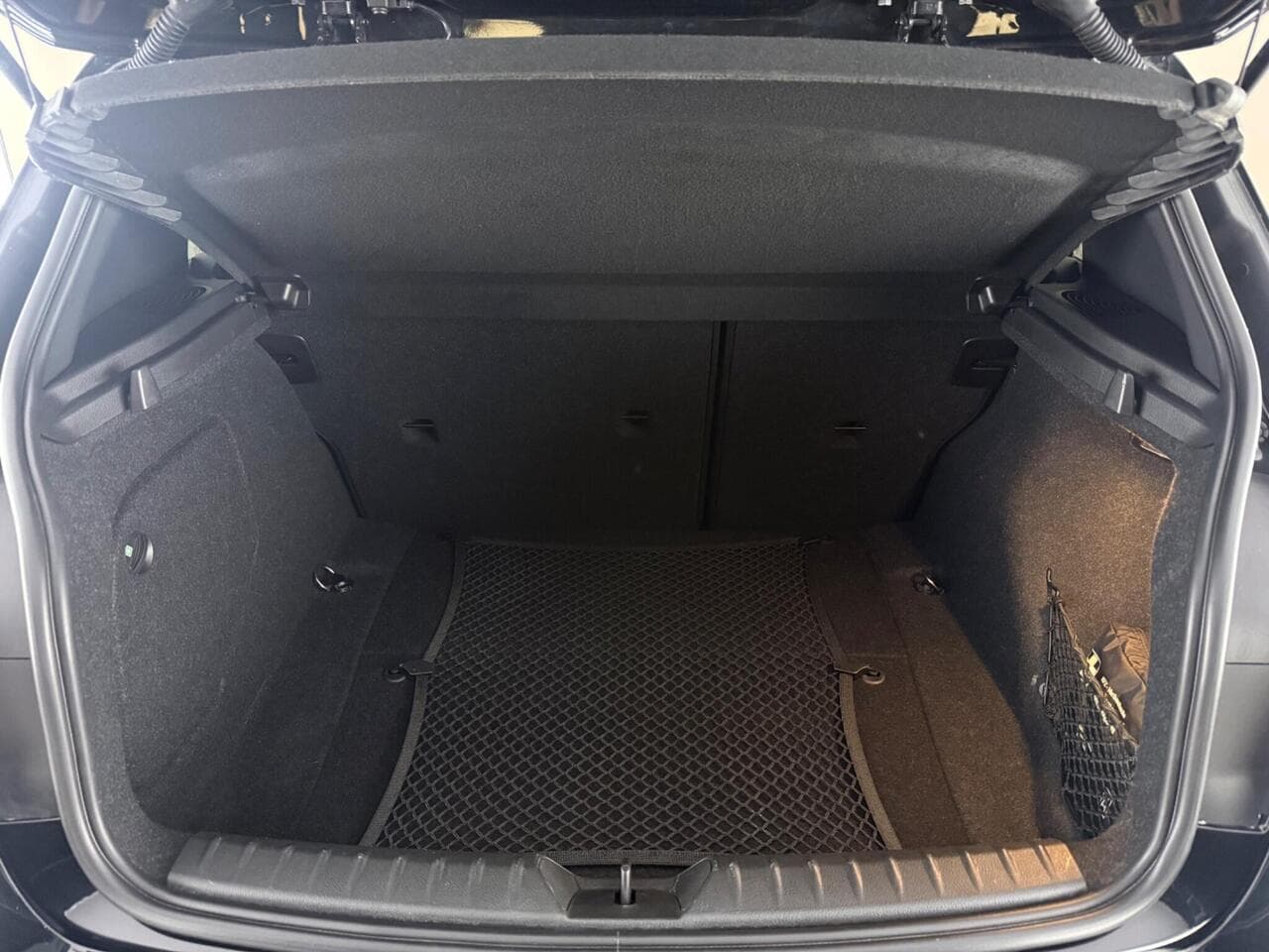 BMW 1 Series thumbnail Boot