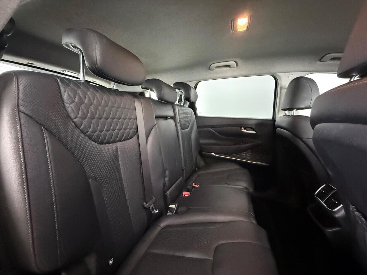 Hyundai Santa Fe thumbnail Seats Rear