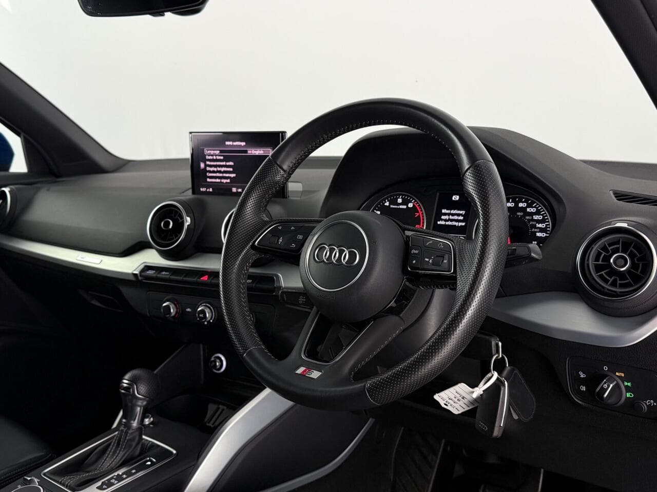 Audi Q2 thumbnail Interior Front