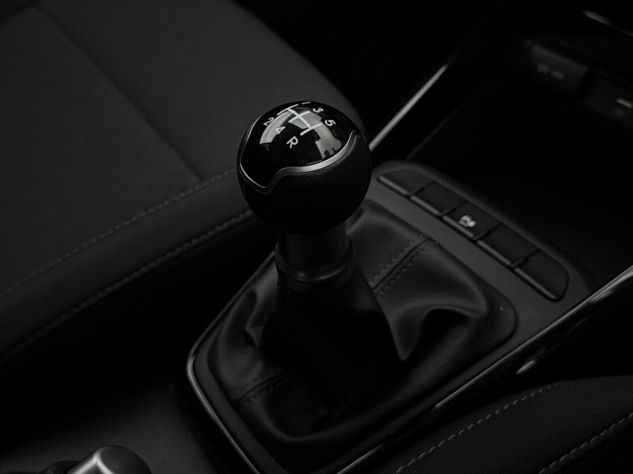 Kia Rio thumbnail Interior Front