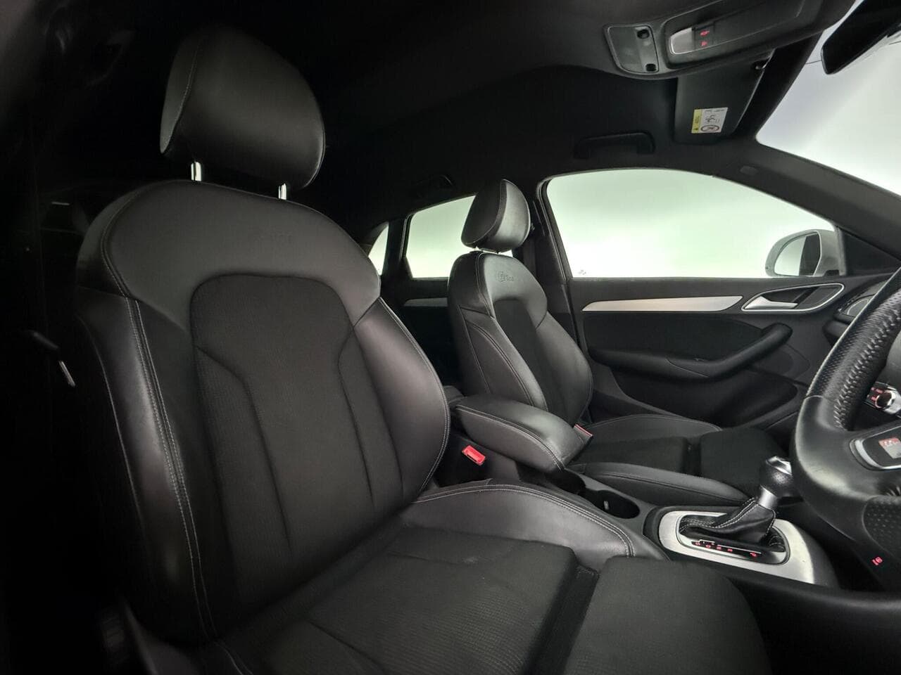 Audi Q3 thumbnail Seat Driver