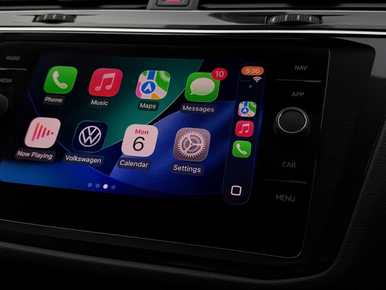 Volkswagen Tiguan thumbnail Infotainment System