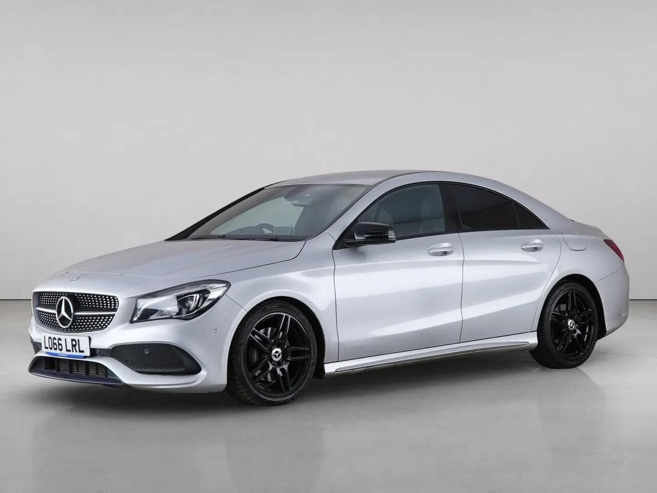 Mercedes-Benz CLA thumbnail Front Left