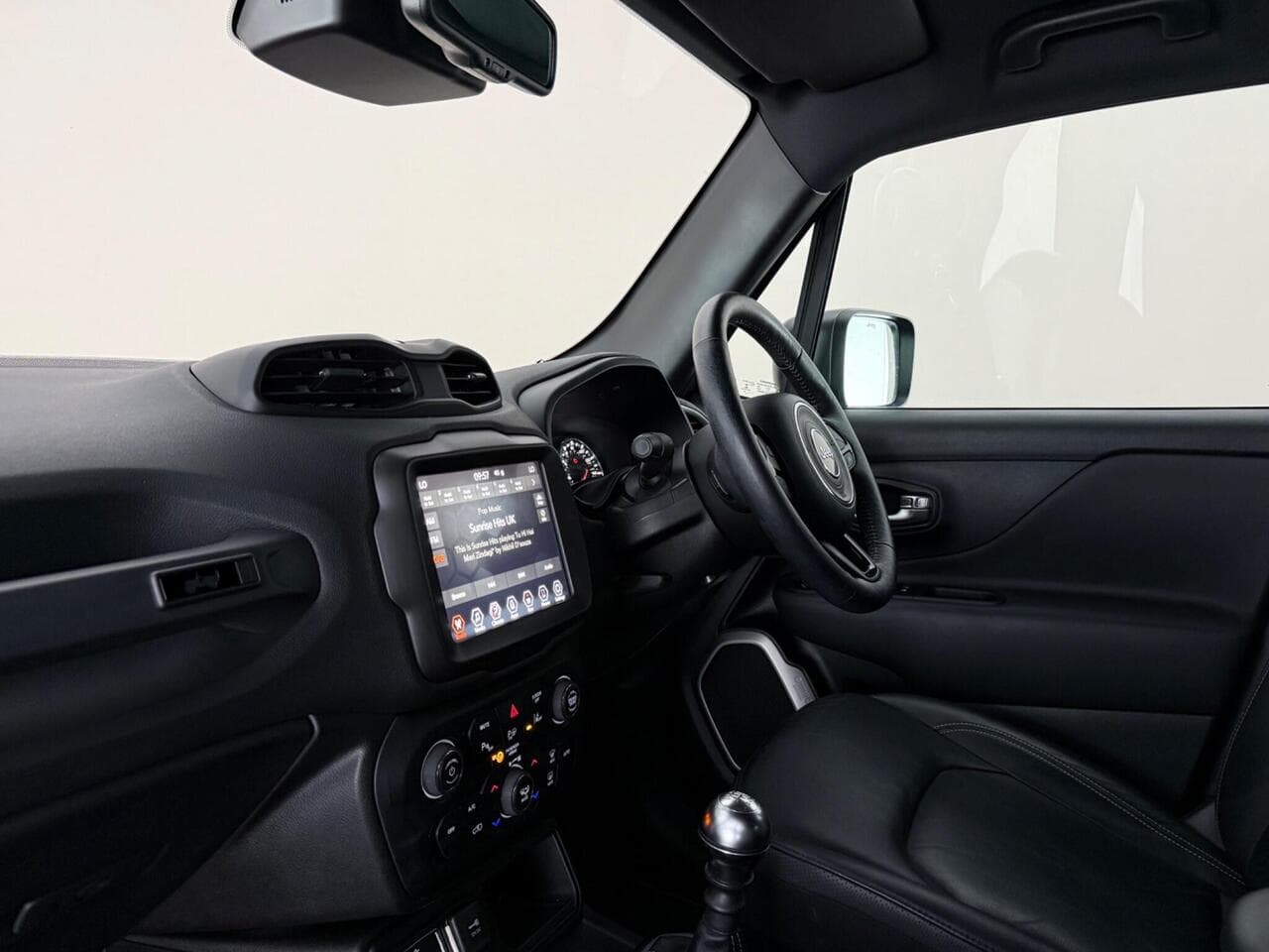 Jeep Renegade thumbnail Interior Front
