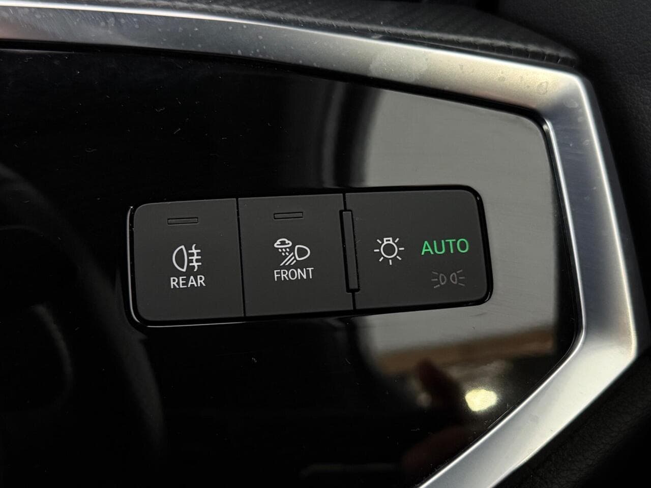 Audi Q3 thumbnail Misc Controls