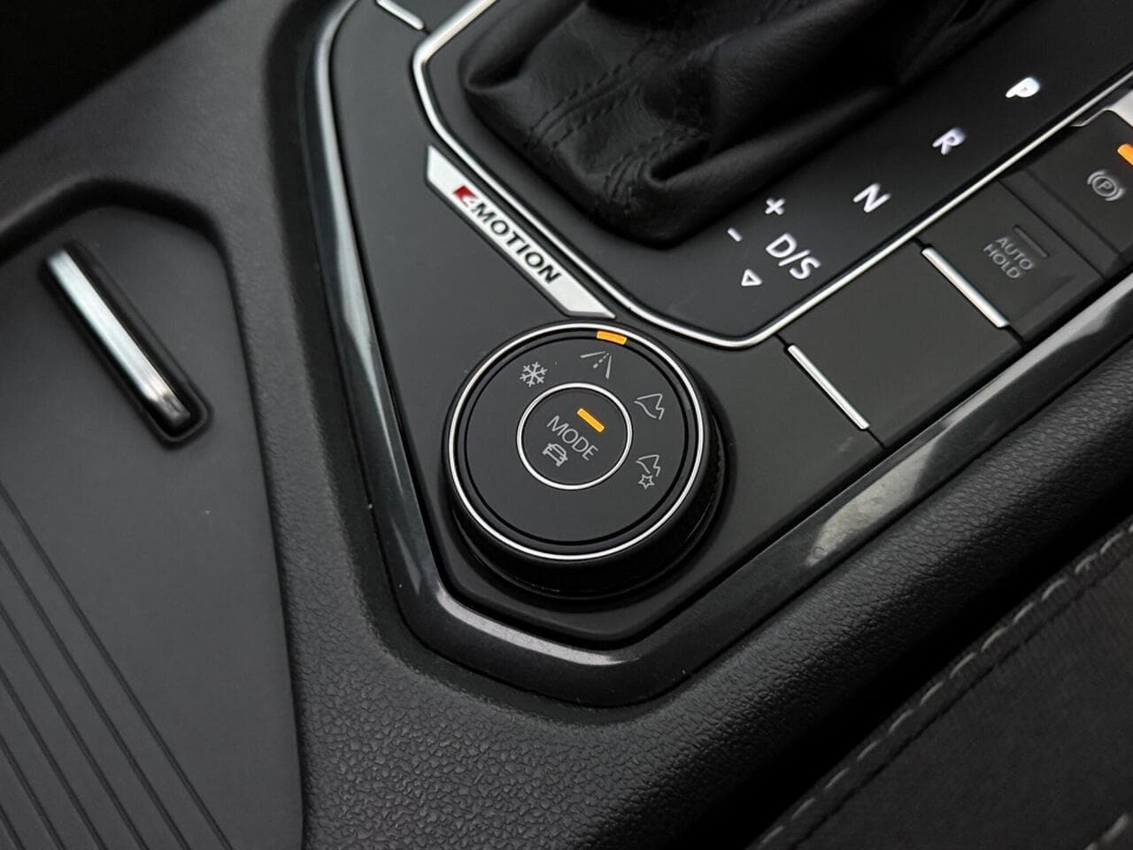 Volkswagen Tiguan Allspace thumbnail Misc Controls