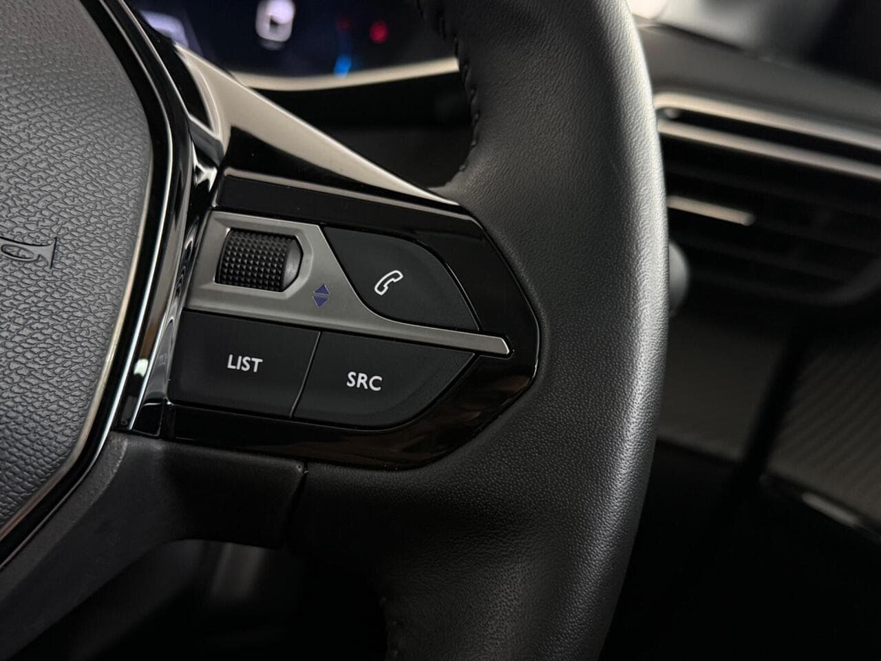 Peugeot 208 thumbnail Misc Controls