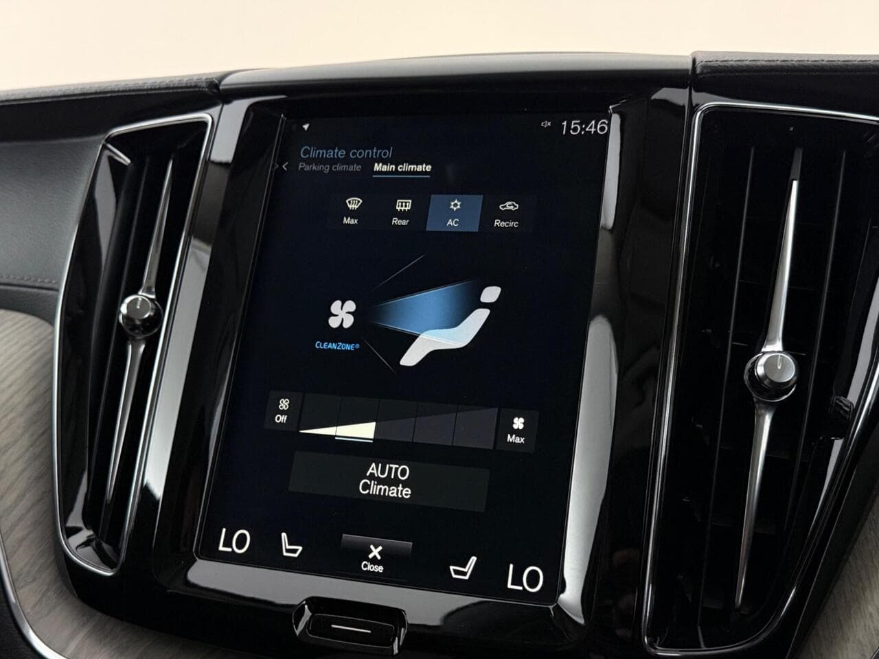 Volvo XC60 thumbnail Infotainment System