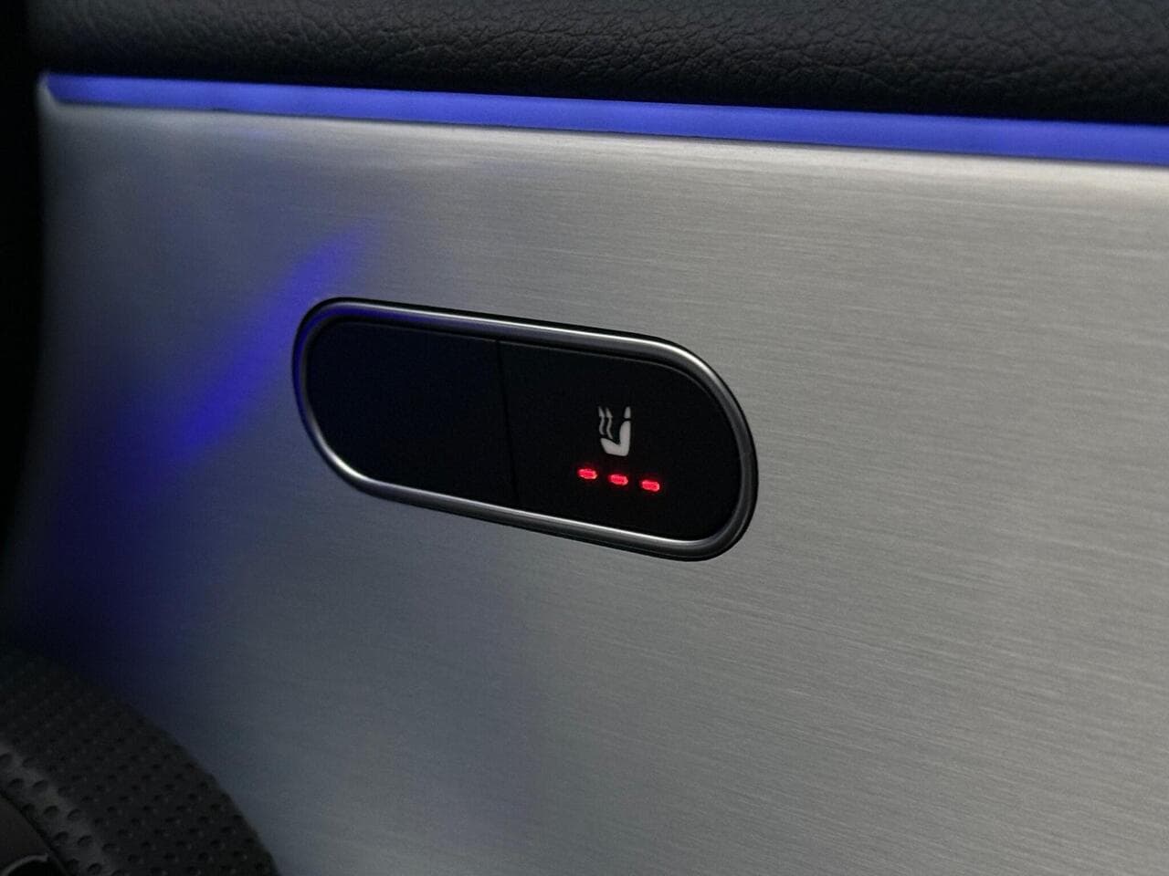 Mercedes-Benz CLA thumbnail Misc Controls