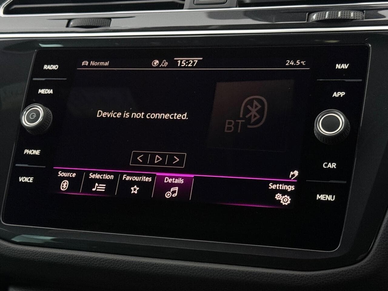 Volkswagen Tiguan thumbnail Infotainment System