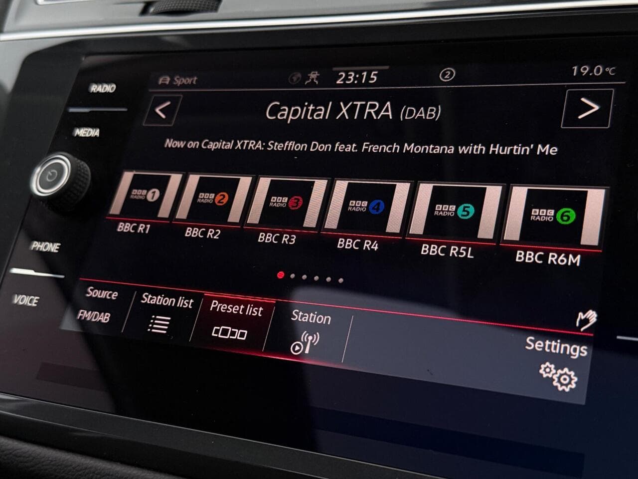 Volkswagen Tiguan Allspace thumbnail Infotainment System