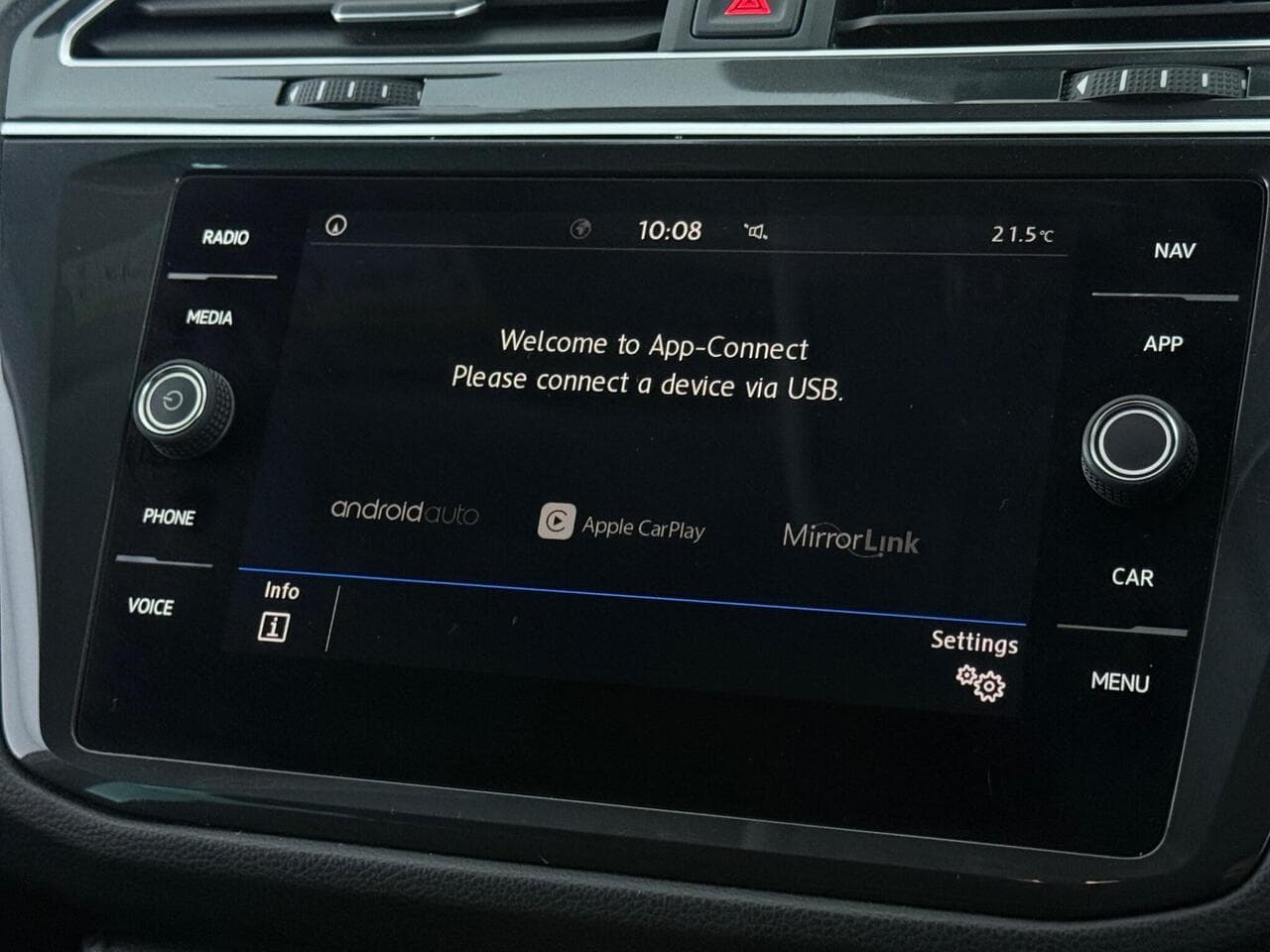 Volkswagen Tiguan thumbnail Infotainment System