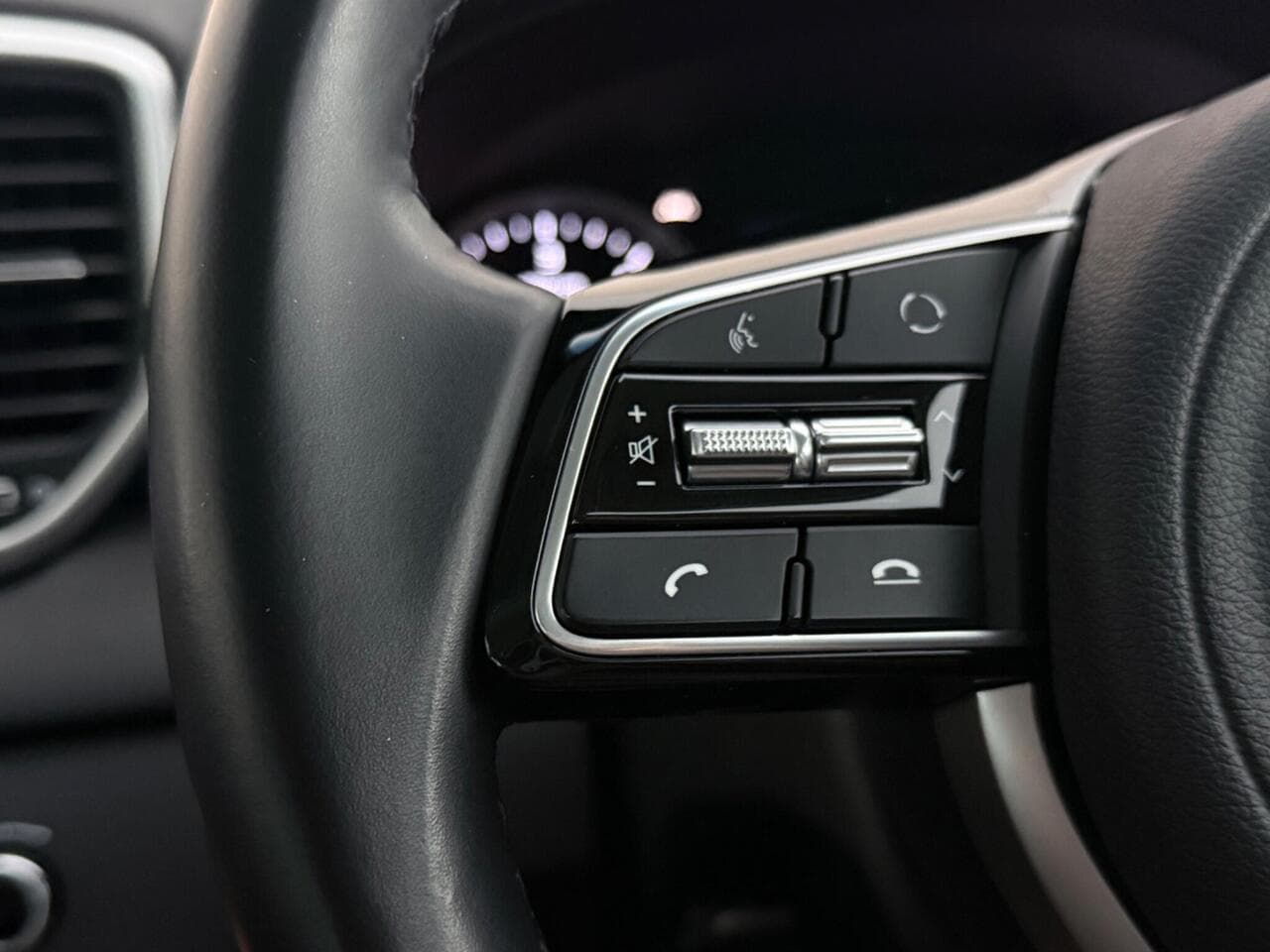 Kia Sportage thumbnail Misc Controls