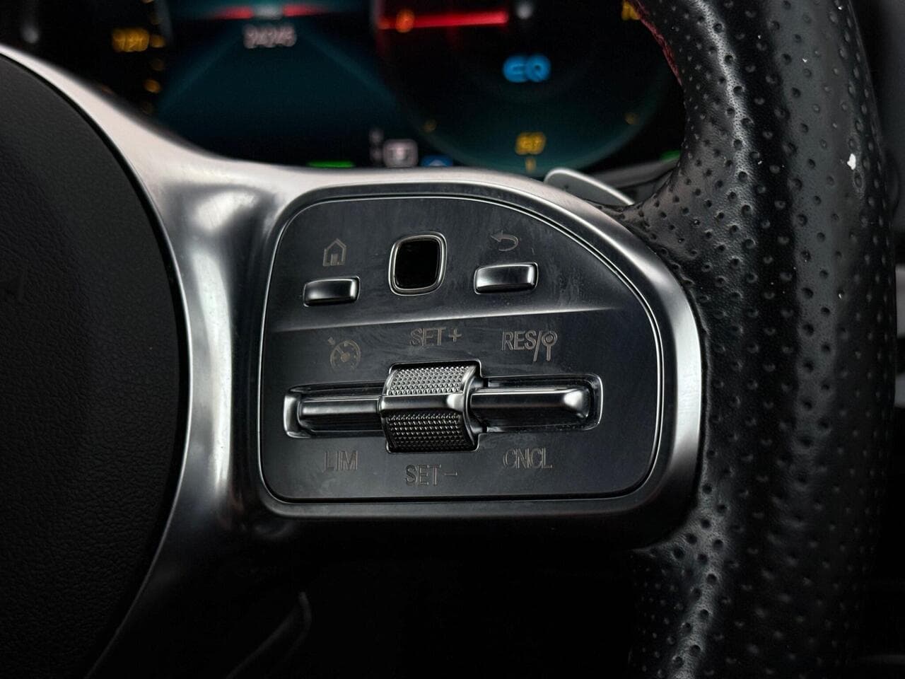 Mercedes-Benz EQA thumbnail Misc Controls