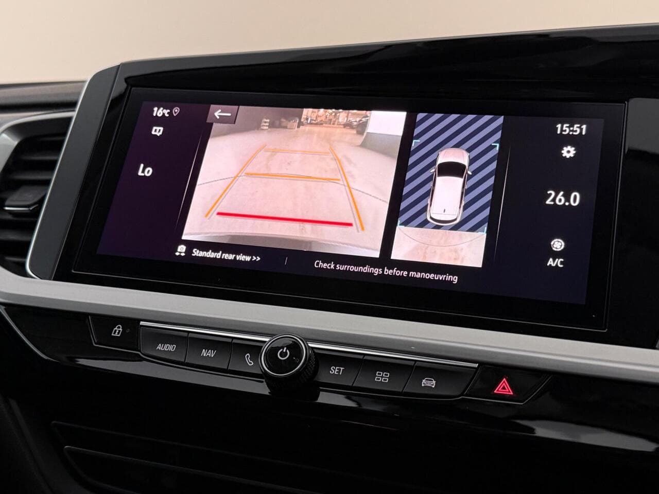 Vauxhall Grandland thumbnail Infotainment System