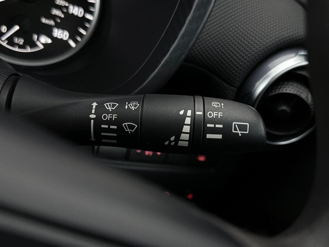 Nissan Juke thumbnail Misc Controls