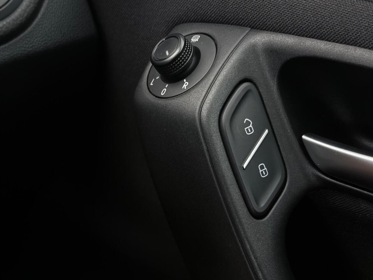 Volkswagen Polo thumbnail Misc Controls