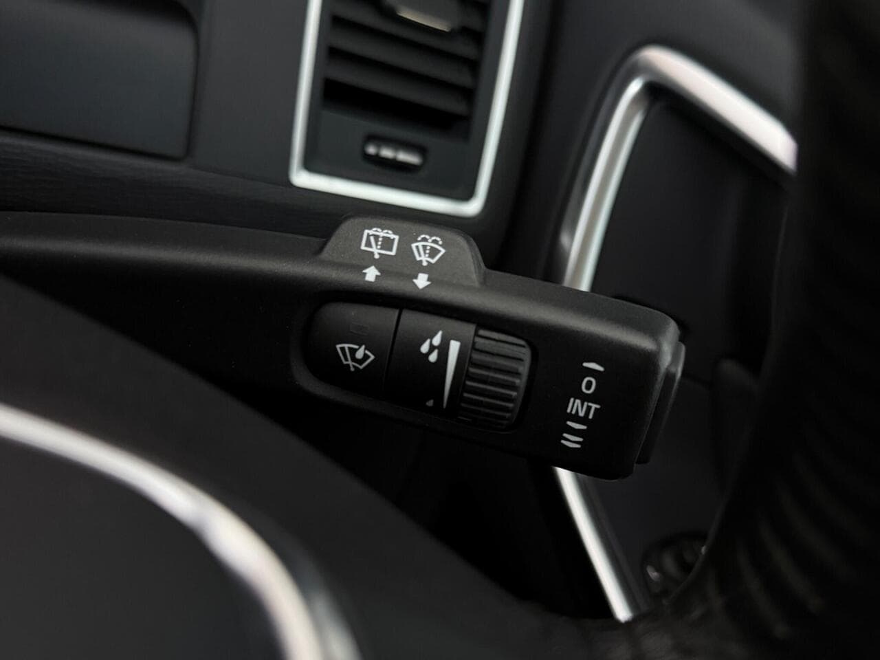 Volvo XC60 thumbnail Misc Controls