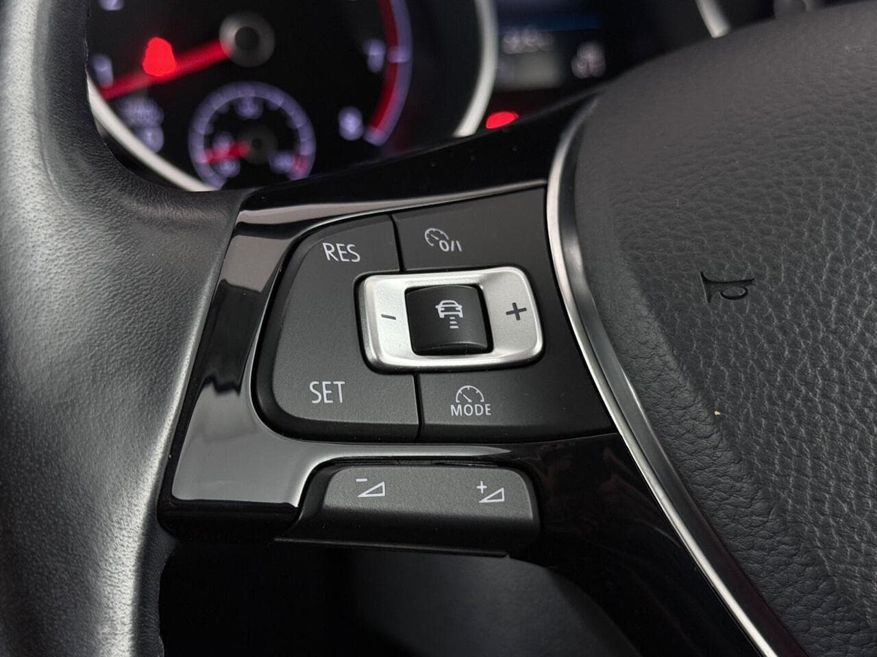 Volkswagen Touran thumbnail Misc Controls