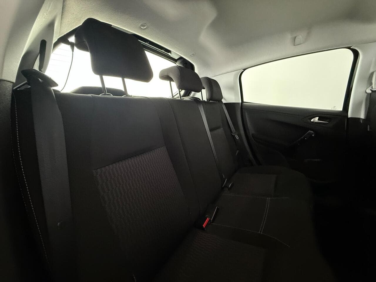 Peugeot 208 thumbnail Seats Rear