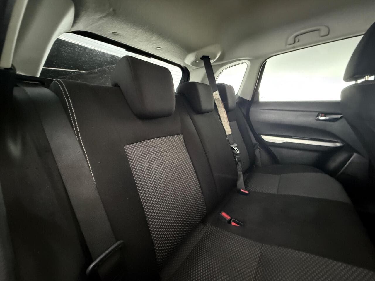 Suzuki Vitara thumbnail Seats Rear