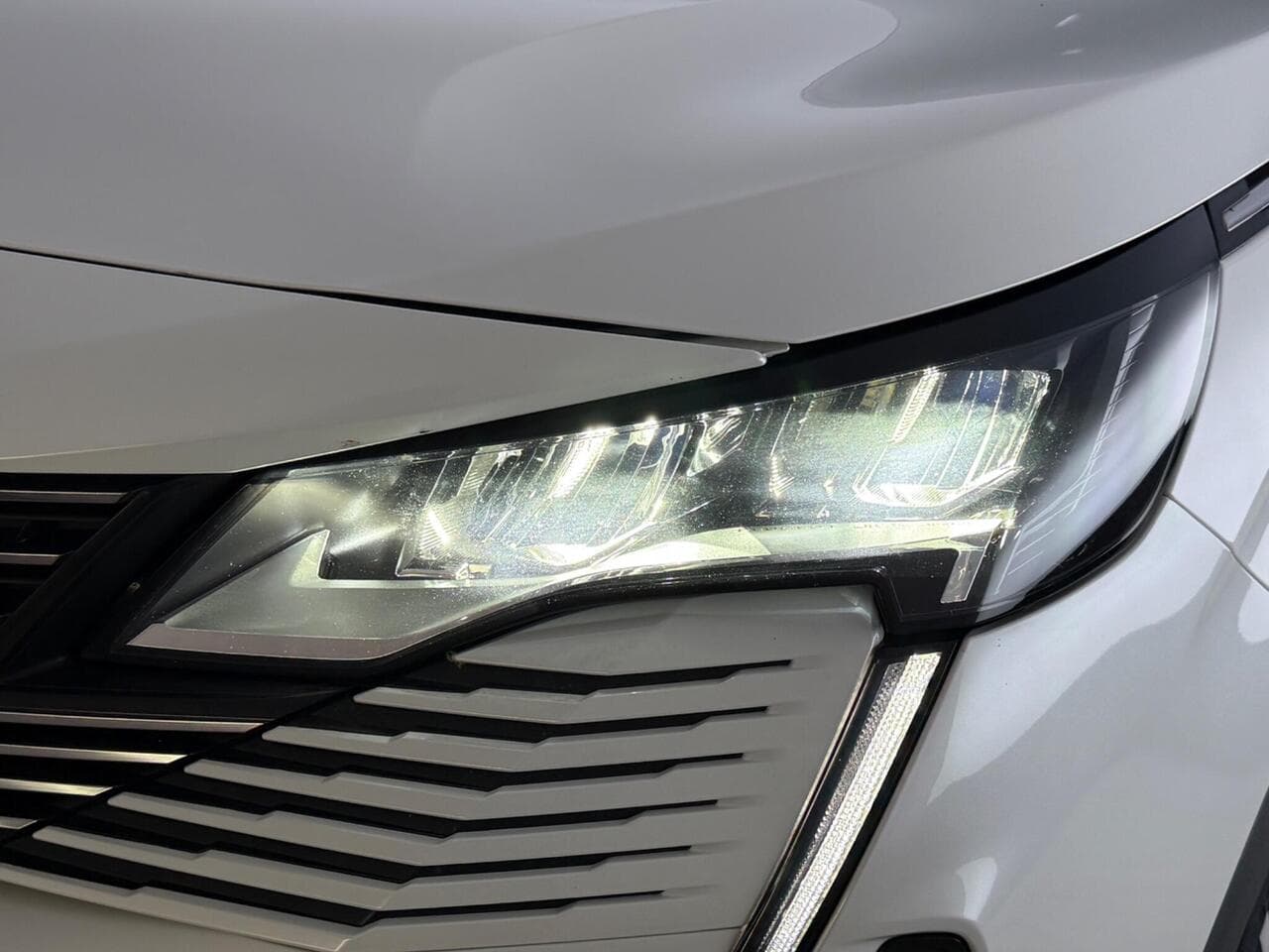 Peugeot 5008 thumbnail Lights Front