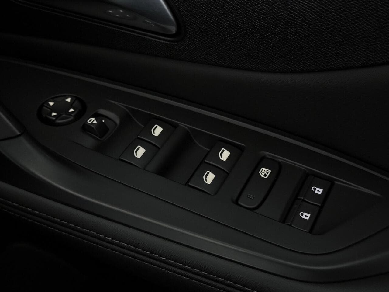 Peugeot 308 thumbnail Misc Controls