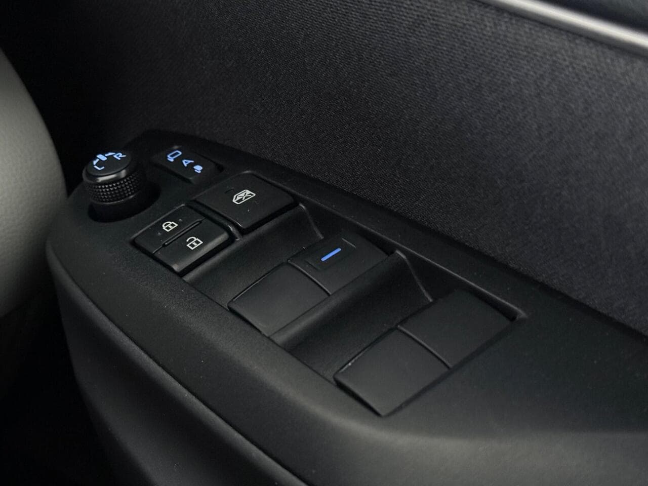 Toyota Yaris thumbnail Misc Controls