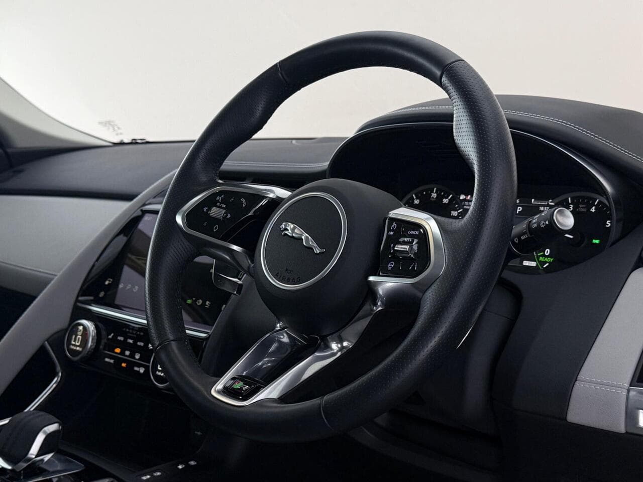 Jaguar E-PACE thumbnail Steering Wheel