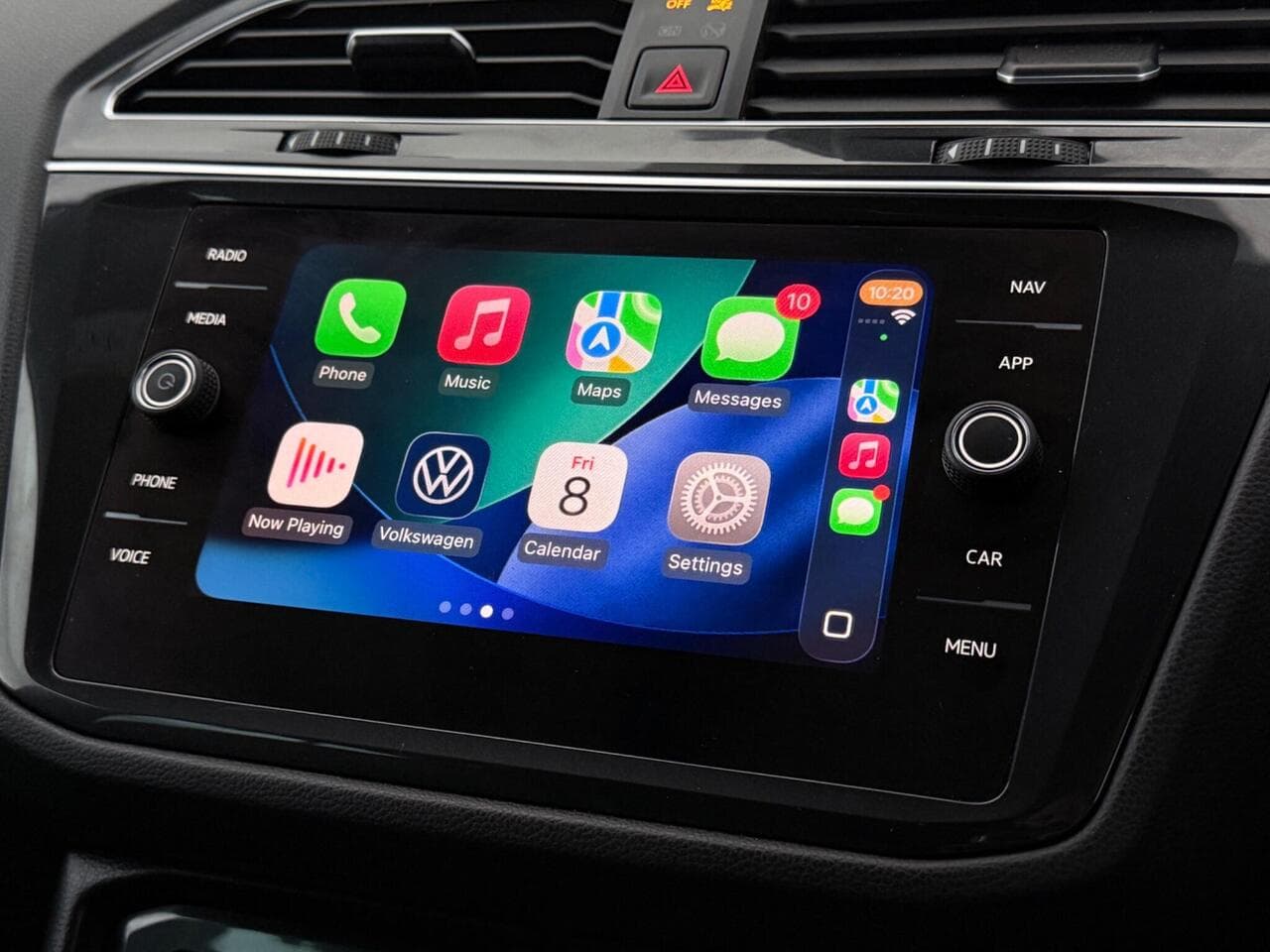Volkswagen Tiguan thumbnail Infotainment System