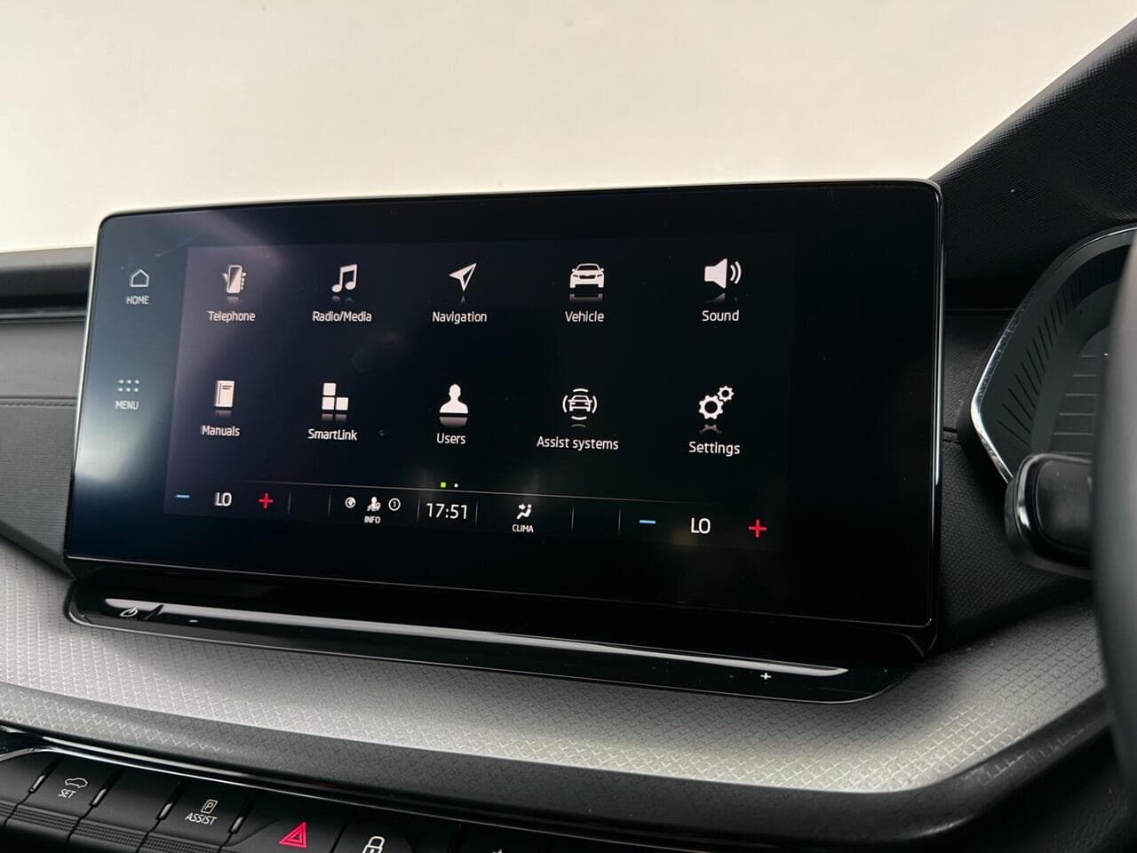 Skoda Octavia thumbnail Infotainment System