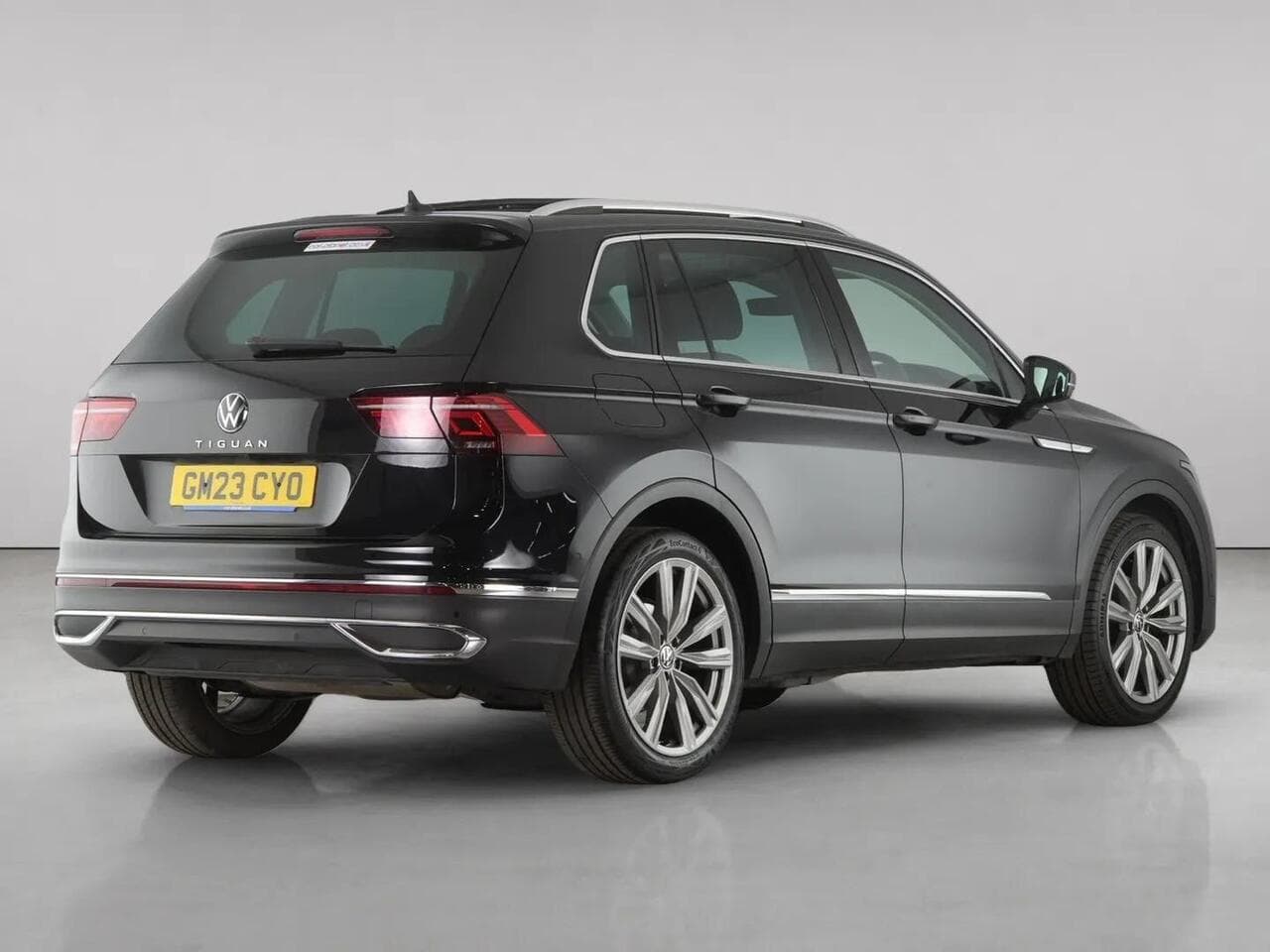 Volkswagen Tiguan thumbnail Rear Right