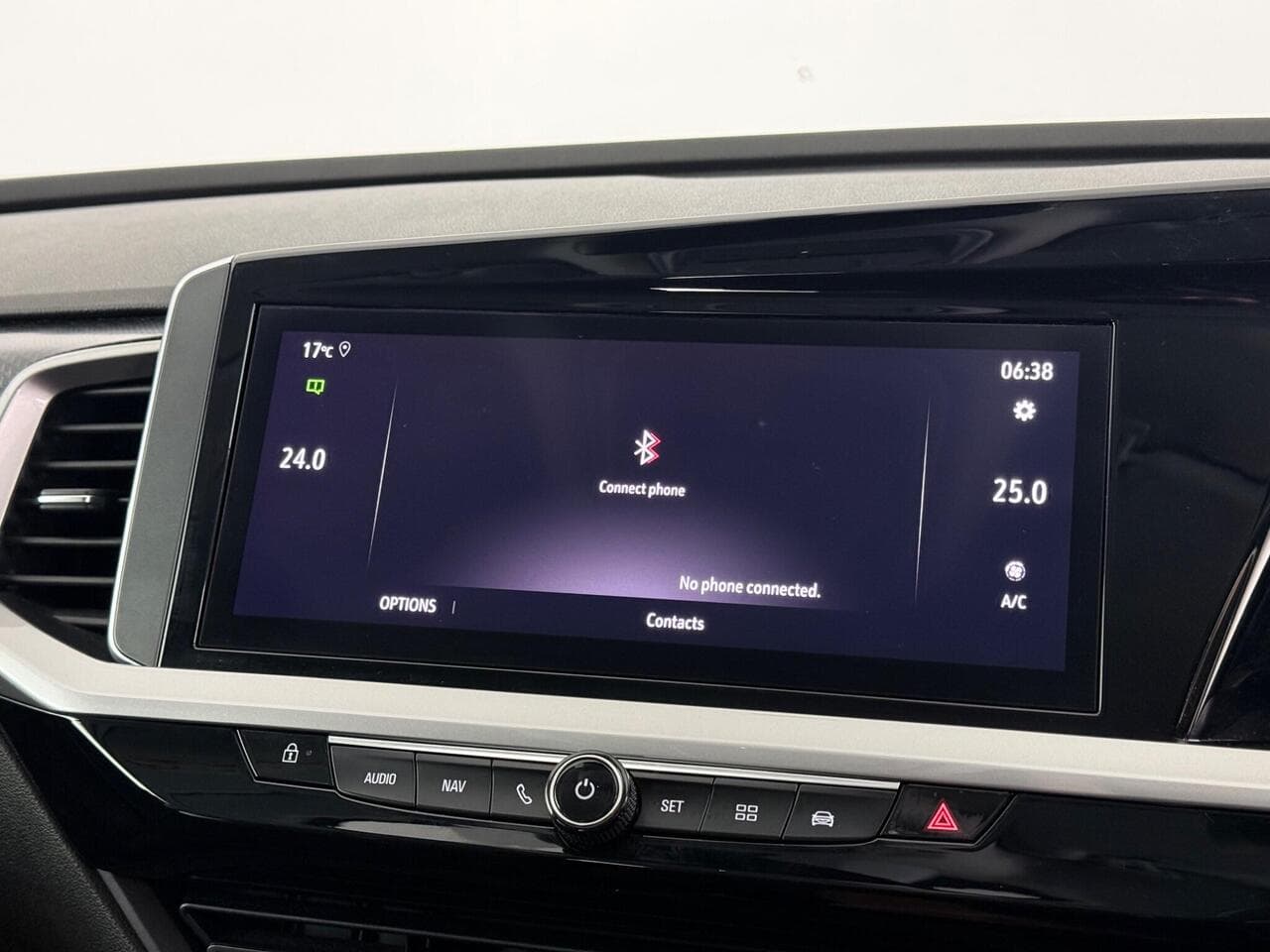 Vauxhall Grandland thumbnail Infotainment System