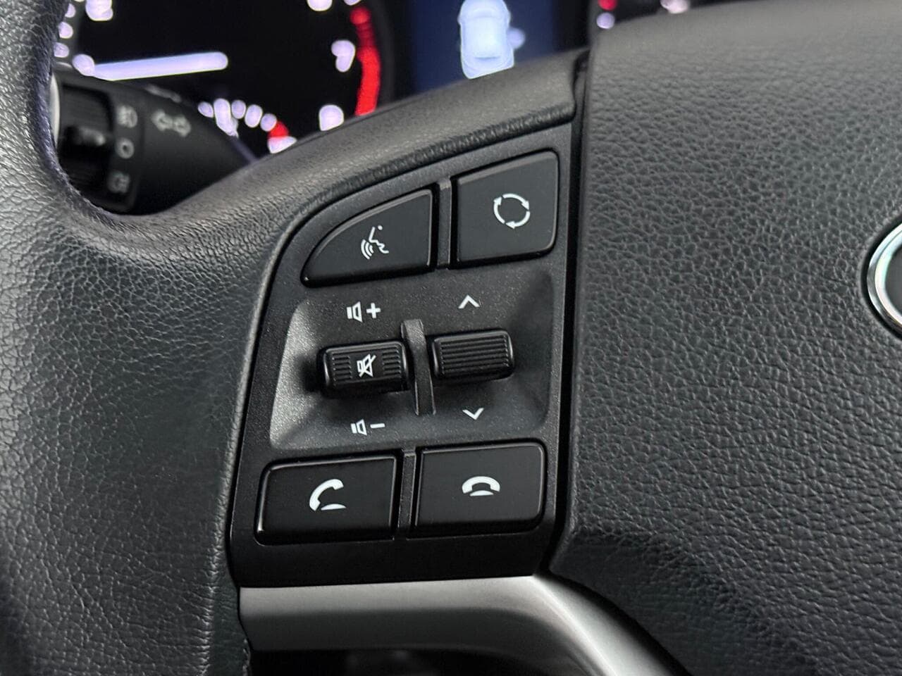Hyundai TUCSON thumbnail Misc Controls