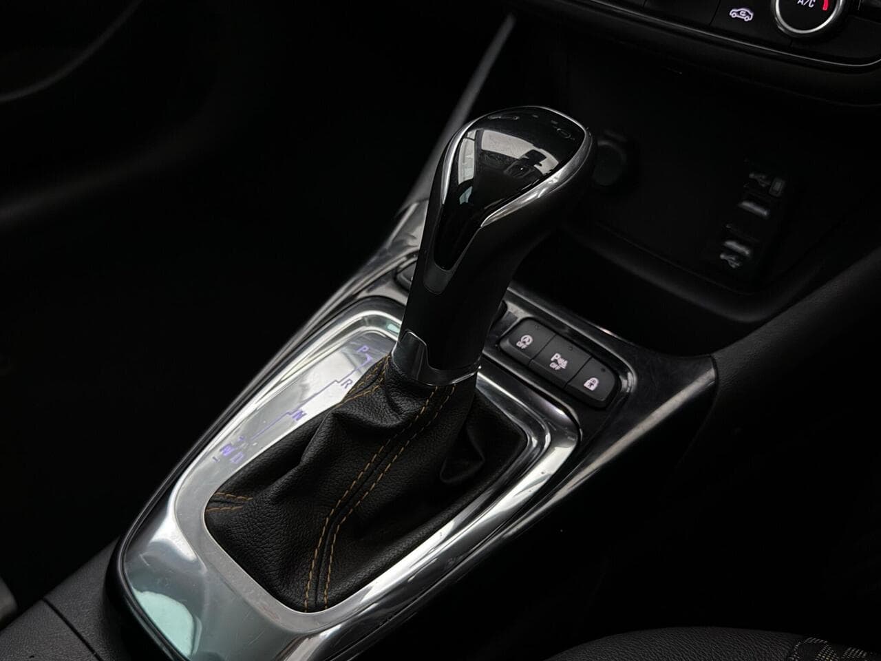 Vauxhall Crossland X thumbnail Interior Front