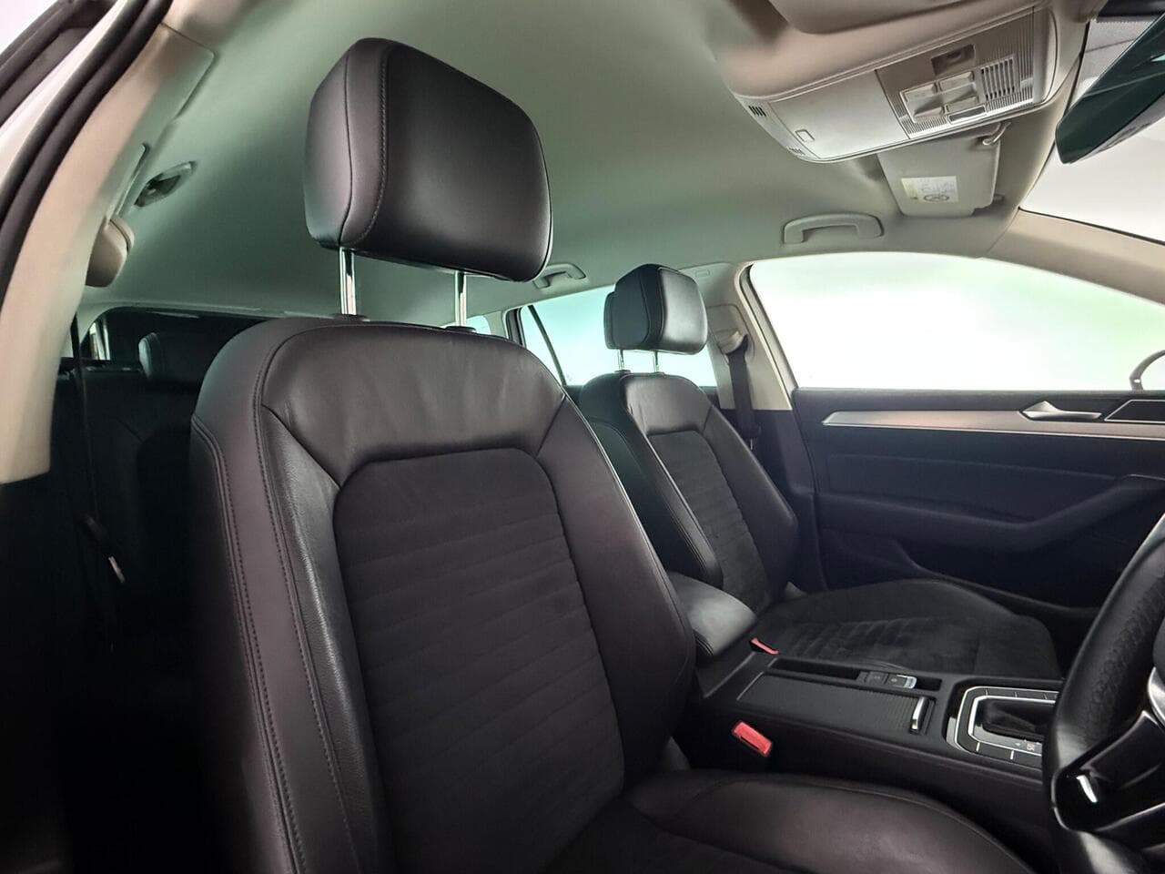Volkswagen Passat thumbnail Seat Driver