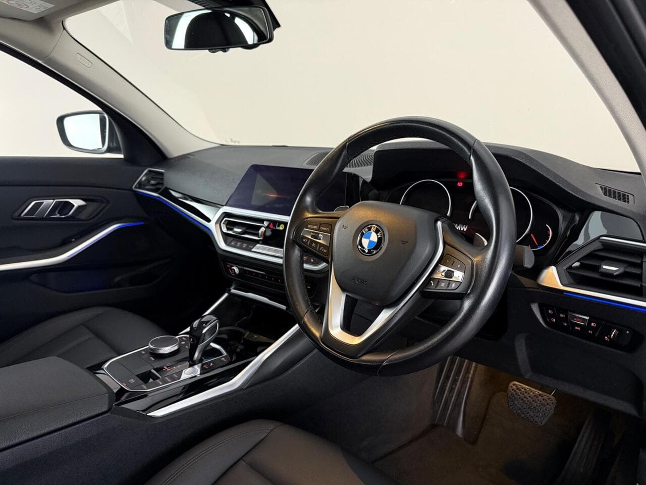 BMW 3 Series thumbnail Interior Front