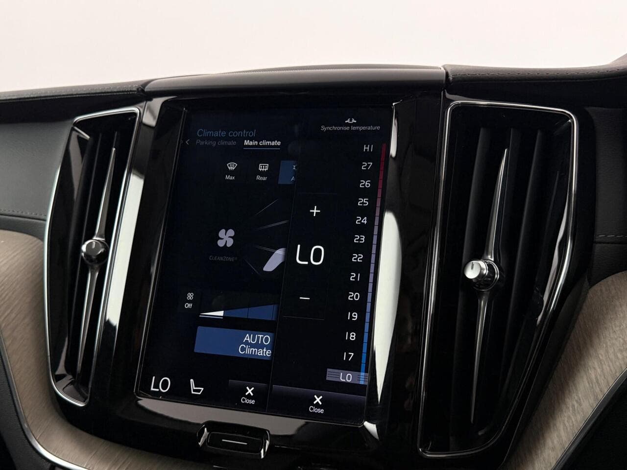 Volvo XC60 thumbnail Infotainment System