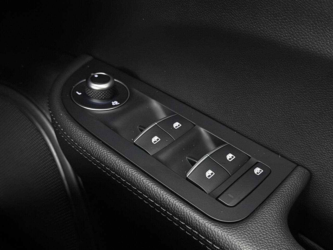Alfa Romeo Giulia thumbnail Misc Controls